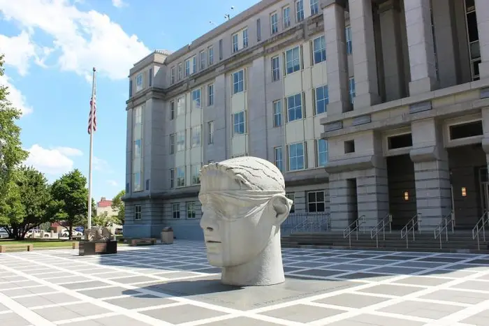 A picture of the federal courthouse in Newark